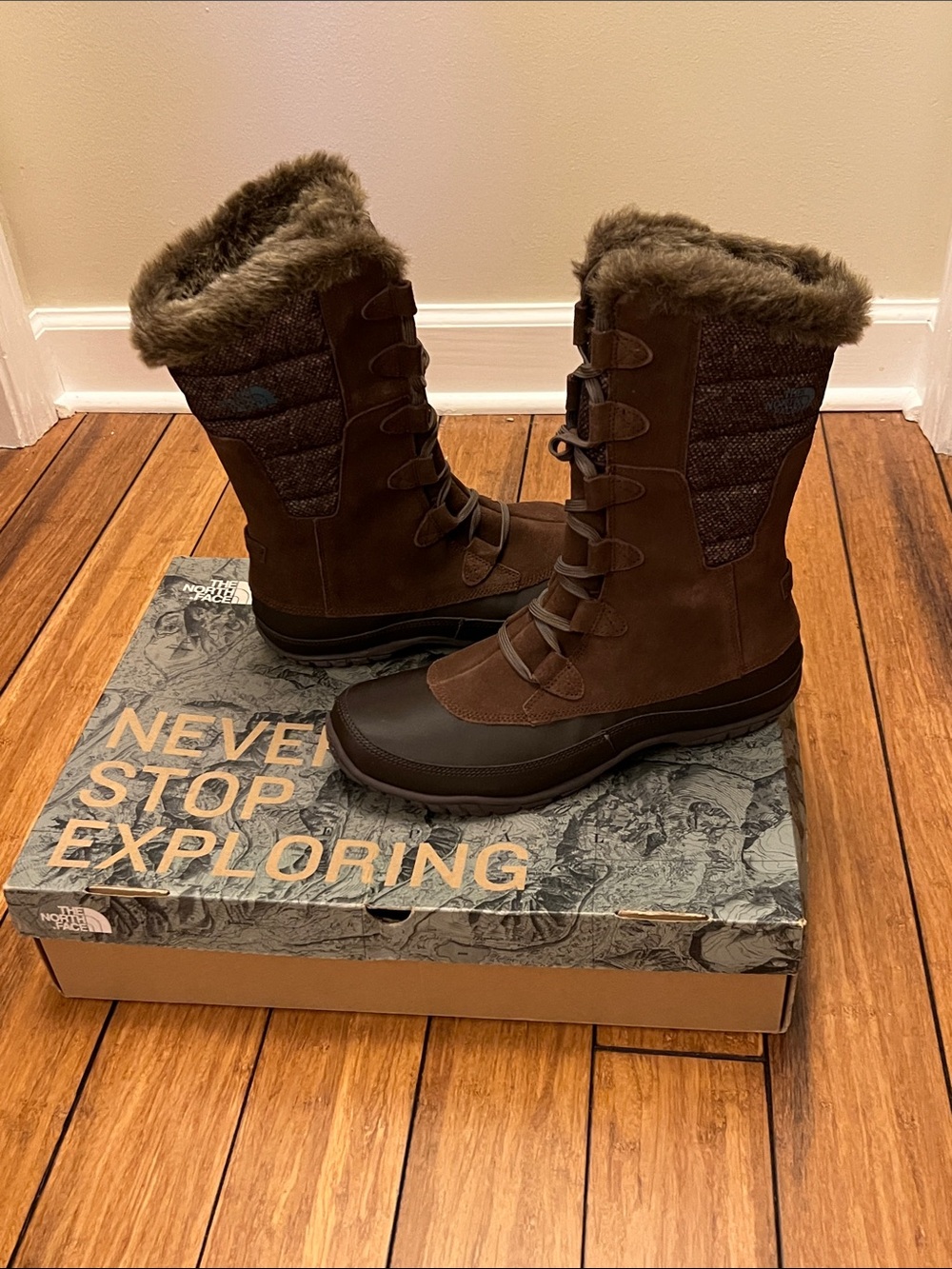 The North Face Women's Brown Faux-Fur Lace-Up Winter Boots new with box size 11